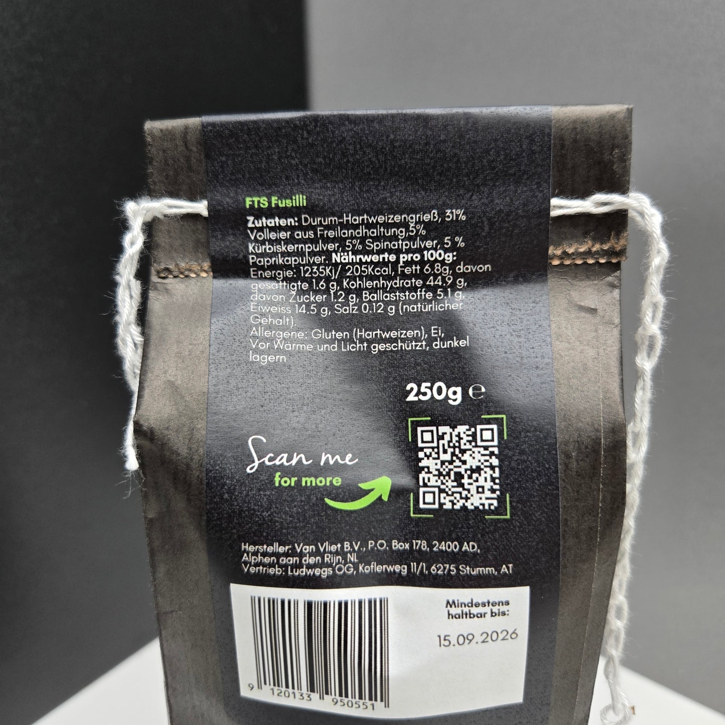 Spiral Nudeln mit Kürbiskernen, Paprika und Spinat